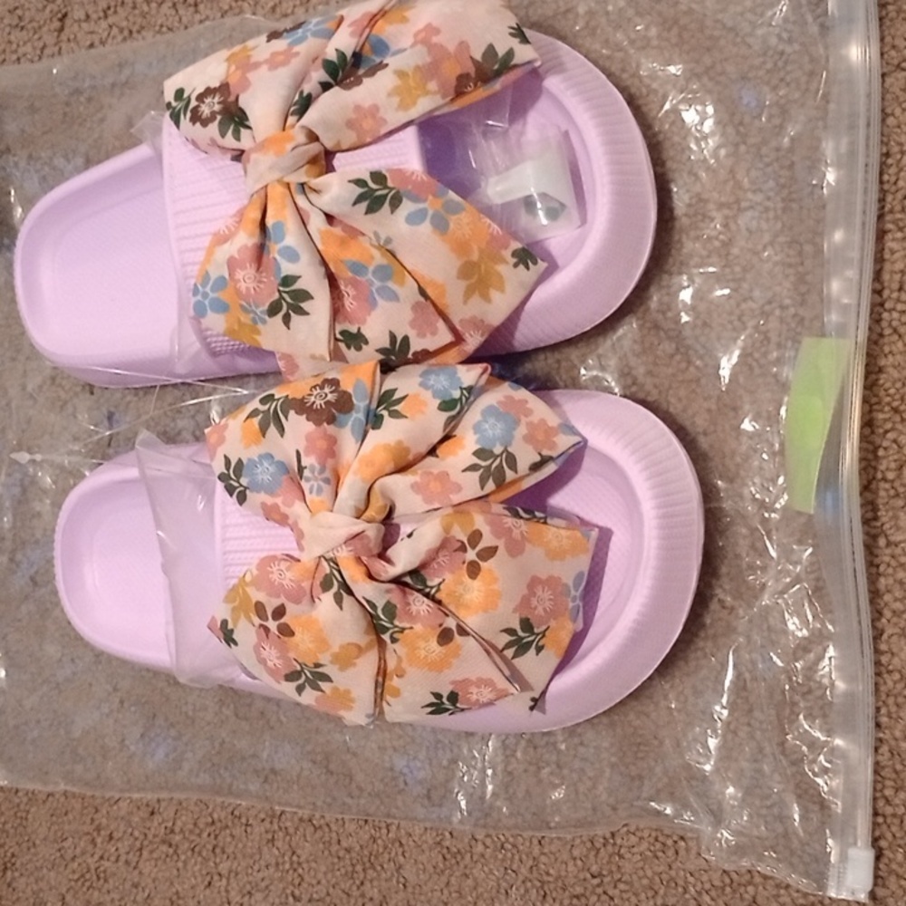 NWOT cute casual slides